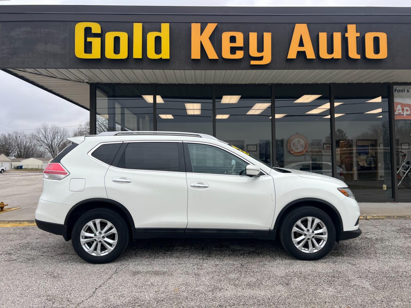 2015 WHITE Nissan Rogue S AWD (5N1AT2MVXFC) , located at 1633 W Kimberly, Davenport, IA, 52806, (563) 323-5341, 41.559456, -90.598732 - Photo#0